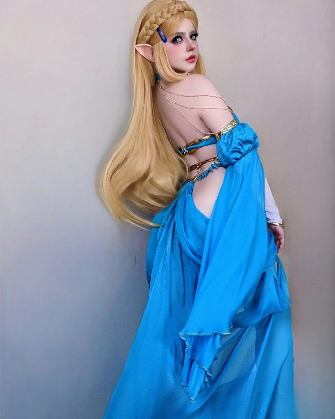 巴西小姐姐COS泳裝塞爾達公主 傲人身材大膽露出！