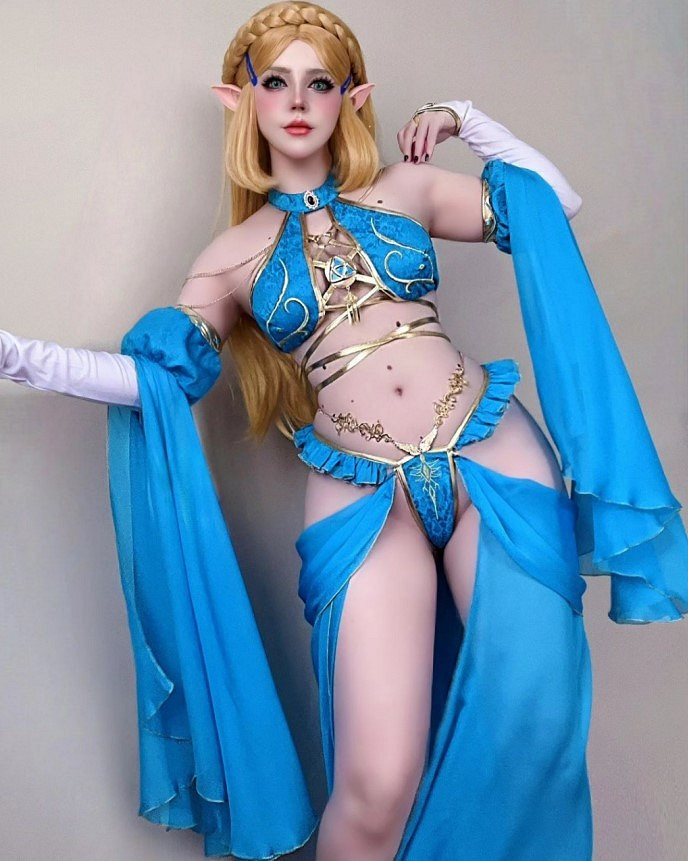 巴西小姐姐COS泳裝塞爾達公主 傲人身材大膽露出！