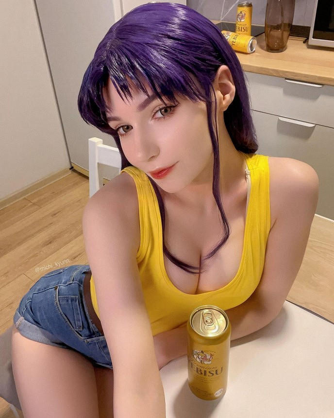 《EVA》葛城美裡COS 成熟誘人的大姐姐請你一起喝酒