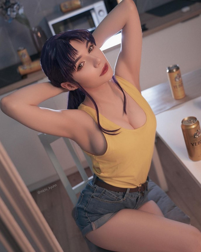 《EVA》葛城美裡COS 成熟誘人的大姐姐請你一起喝酒