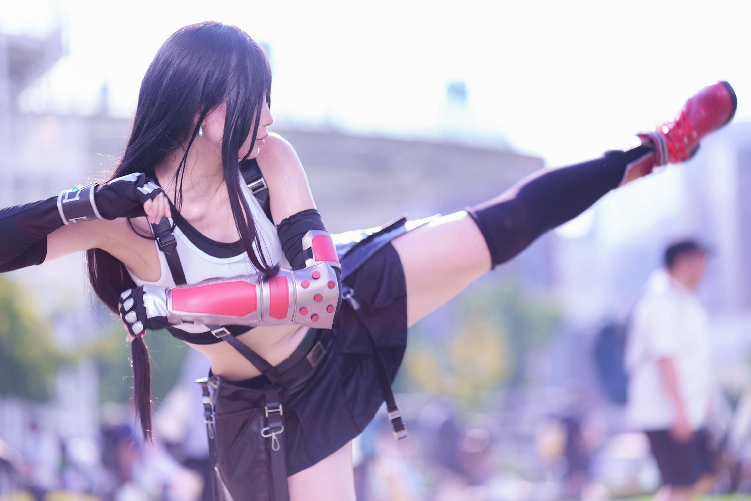 島國小姐姐COS《FF7：重生》蒂法 這美腿也太猛了！