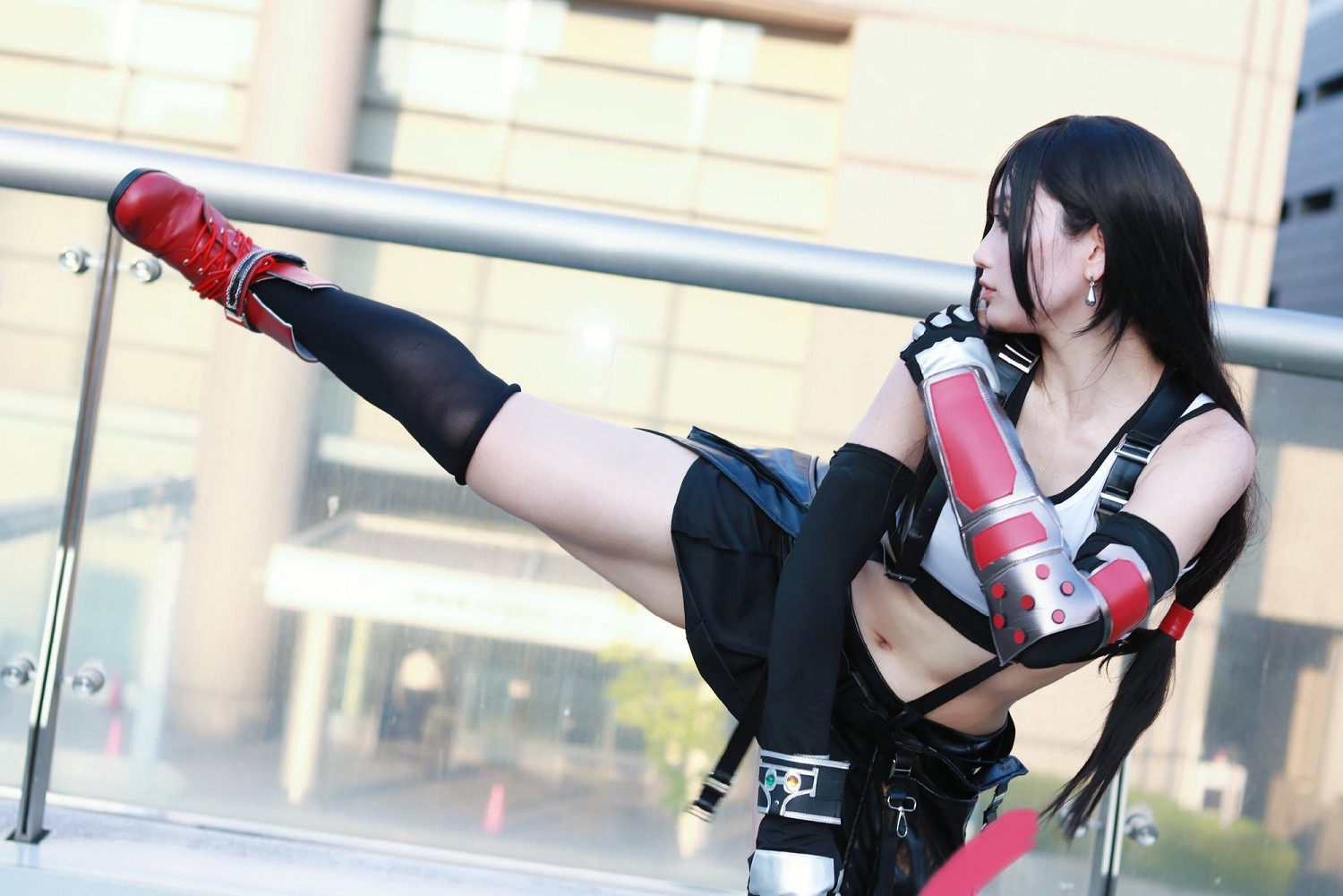 島國小姐姐COS《FF7：重生》蒂法 這美腿也太猛了！