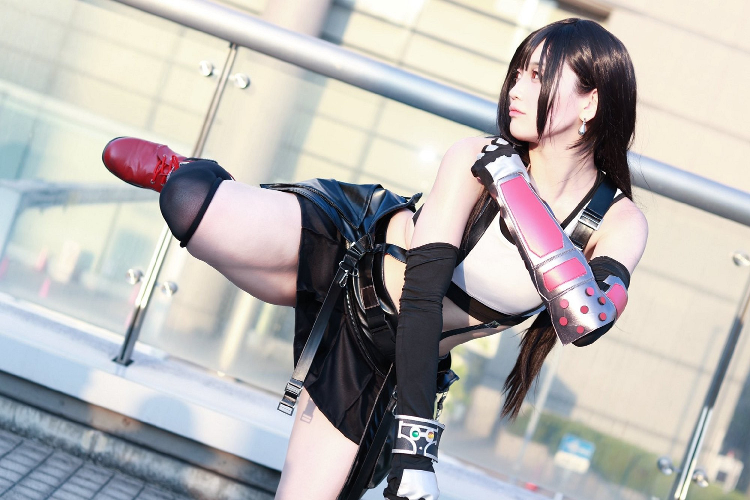 島國小姐姐COS《FF7：重生》蒂法 這美腿也太猛了！