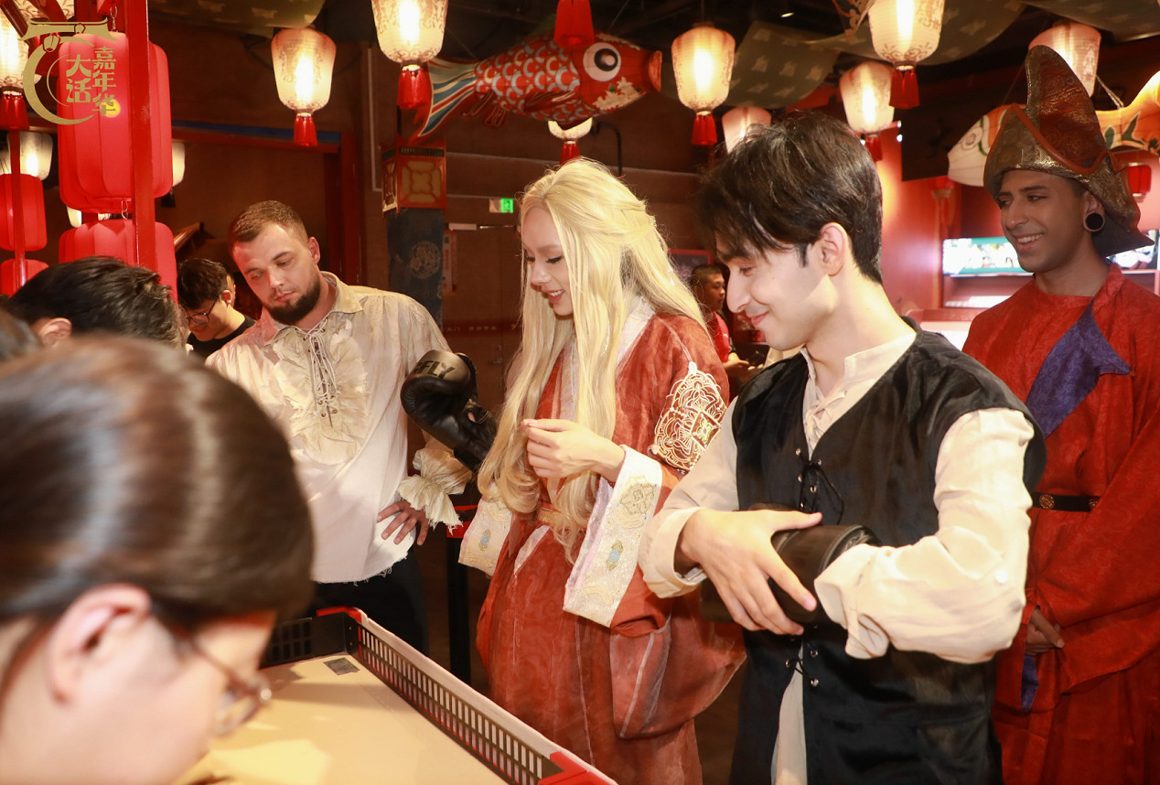 大話嘉年華首日霸榜長安熱搜!何大雷帶大家一探究竟!