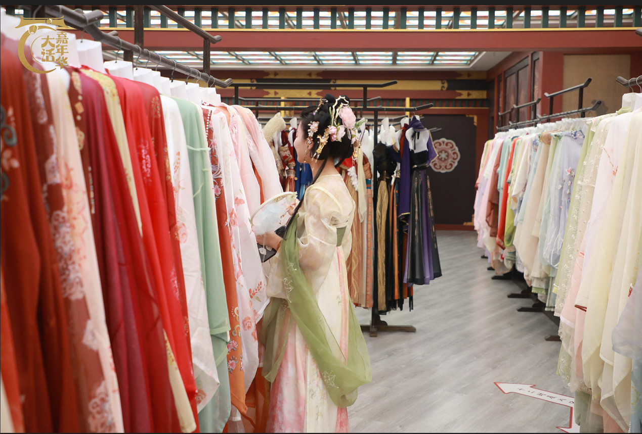 大話嘉年華首日霸榜長安熱搜!何大雷帶大家一探究竟!