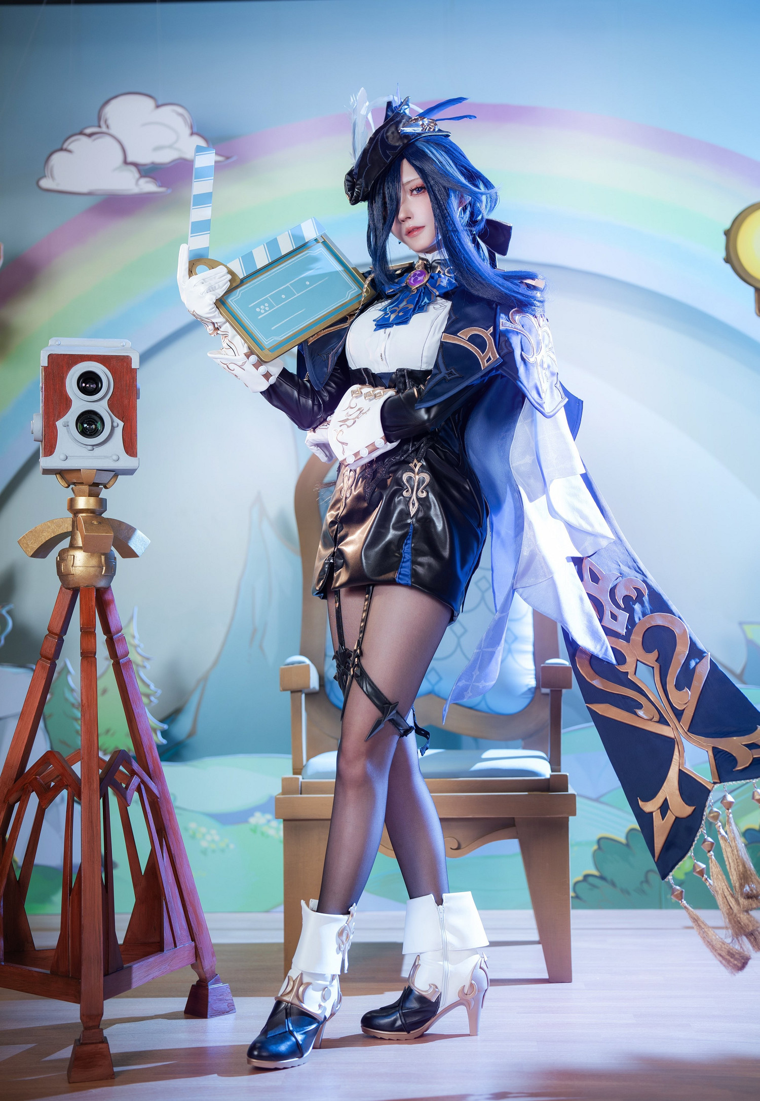 日本甜美Coser與米哈遊大偉哥合影 笑容滿面開心比耶！