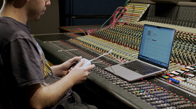 DualSenseTM無線控制器:架起無障礙體驗音樂的橋梁 DualSenseTM無線控制器:架起無障礙體驗音樂的橋梁