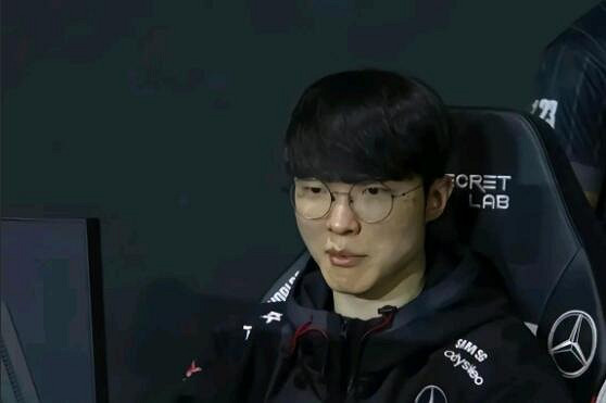 《英雄聯盟》faker憋笑表情包一覽