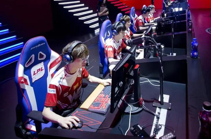 《lol》比賽顯示器尺寸介紹