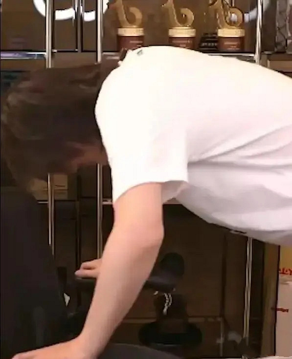 《黑神話:悟空》首日主播張大仙成“第一位受害者” 《黑神話:悟空》首日主播張大仙成“第一位受害者”