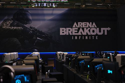 《暗區突圍》端遊海外版 x 科隆開幕夜