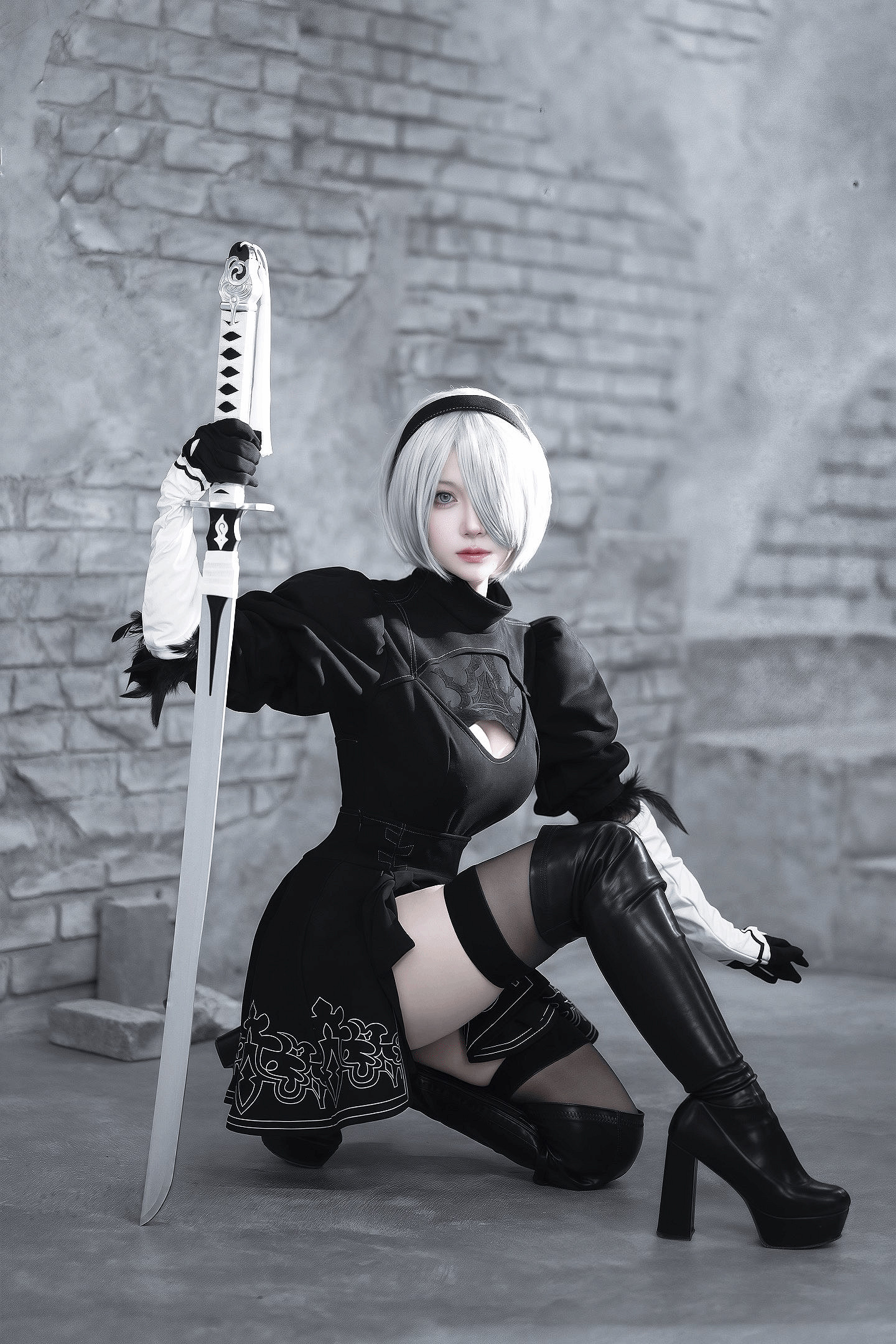 島國小姐姐COS《尼爾》2B小姐姐 這犯規身材太炸裂了