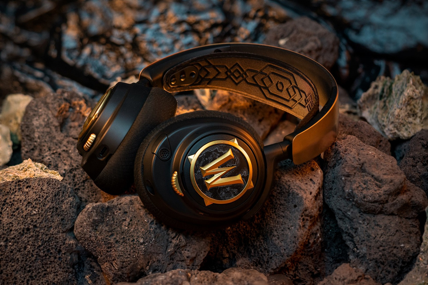 賽睿發布《魔獸世界》二十周年紀念限量版黑金色外設