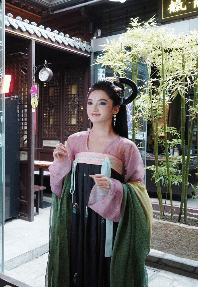 《黑神話：悟空》蜘蛛精二姐曬新COS照 更靈動溫婉了