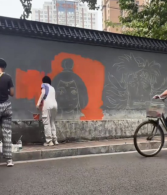 神還原!《黑神話》“豬蛛虐戀”場景牆繪驚現石家莊! 神還原!《黑神話》“豬蛛虐戀”場景牆繪驚現石家莊!