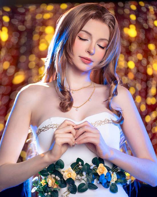 小姐姐COS《FF7：重生》艾莉絲 雪白長裙優雅知性！