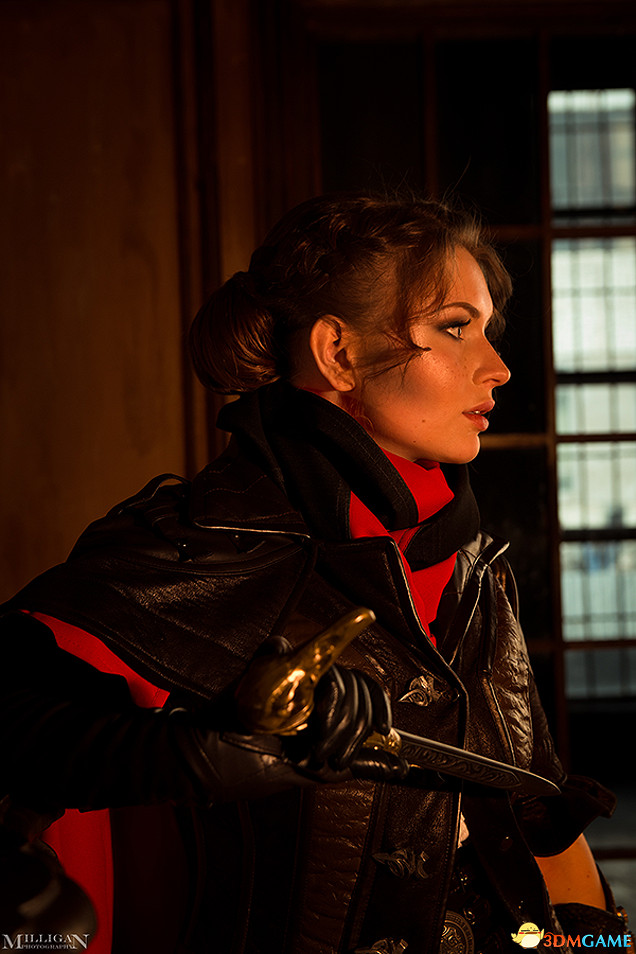 美女COS《刺客教條：梟雄》伊薇 神態霸氣給十分！