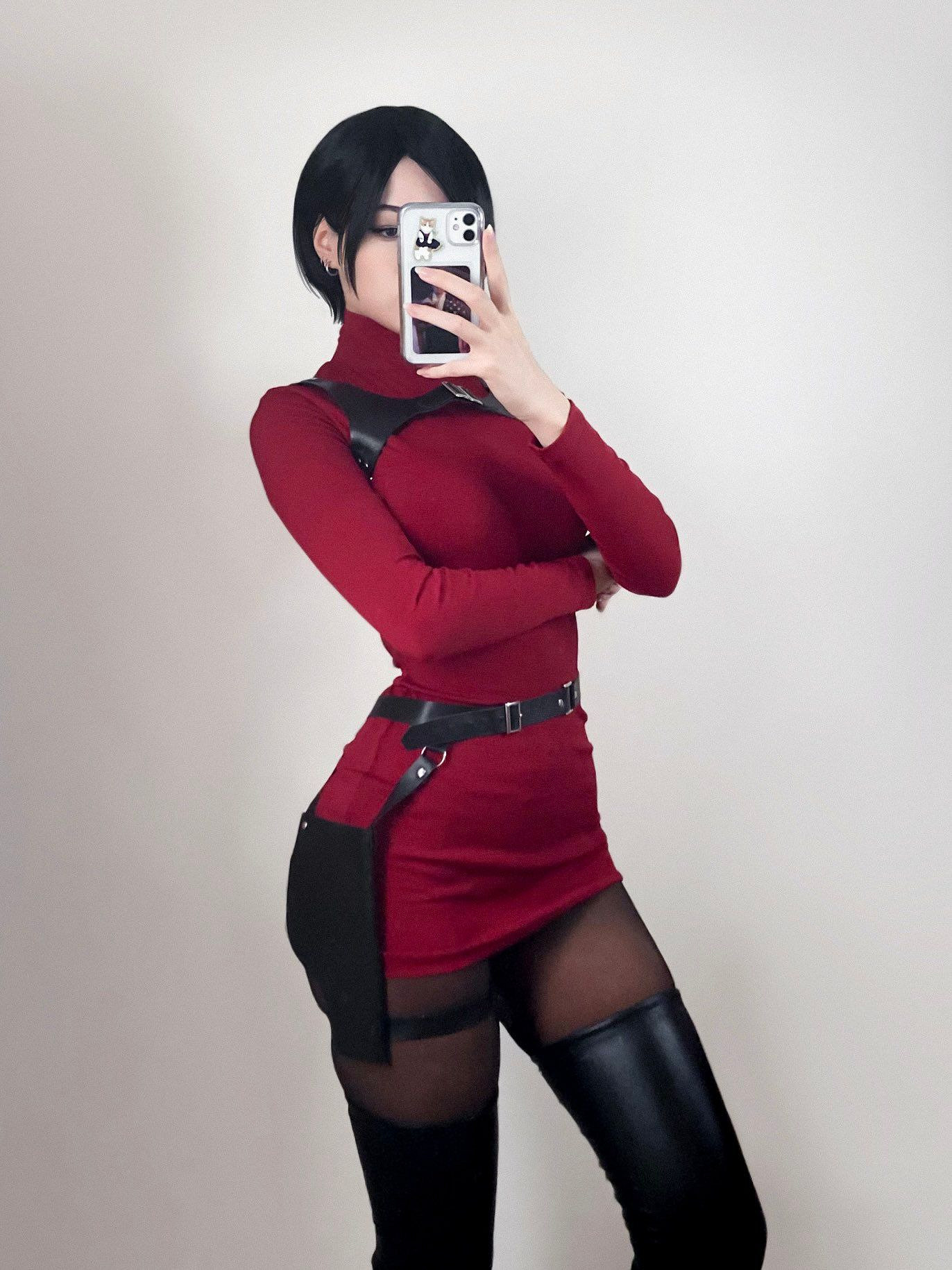 櫻花妹COS《惡靈古堡》艾達王 這腰臀比也太致命了！