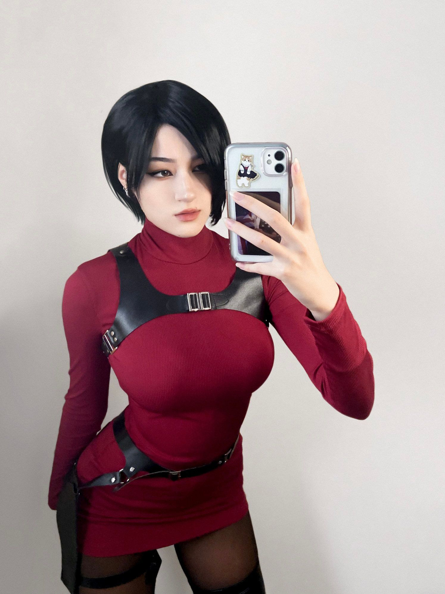 櫻花妹COS《惡靈古堡》艾達王 這腰臀比也太致命了！