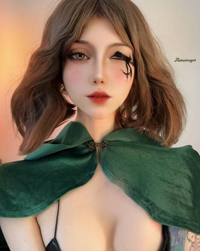 國外辣妹COS《柏德之門3》影心 黑絲大歐派性感迷人