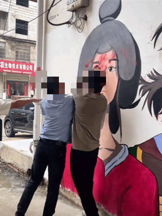 河南中年男惡意破壞《黑神話:悟空》牆繪被當場抓獲 河南中年男惡意破壞《黑神話:悟空》牆繪被當場抓獲