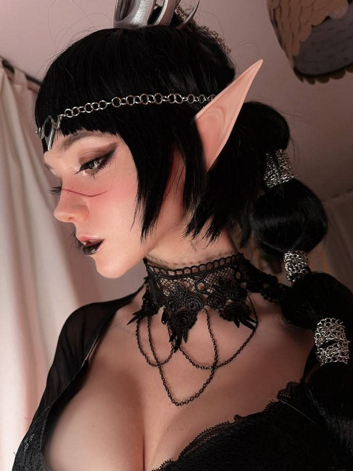 國外辣妹COS《柏德之門3》影心 黑絲大歐派性感迷人