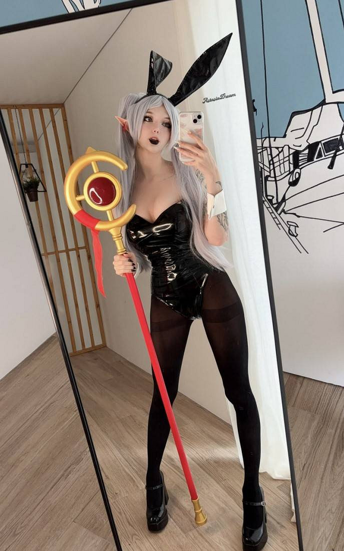 國外辣妹COS《柏德之門3》影心 黑絲大歐派性感迷人