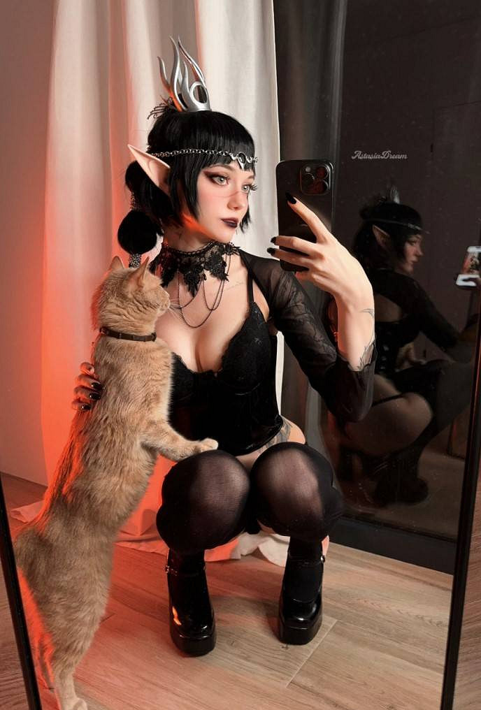 國外辣妹COS《柏德之門3》影心 黑絲大歐派性感迷人