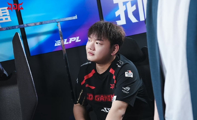 LNG-Yagao即將斷開連接？LPL出征照屬實有點難評！