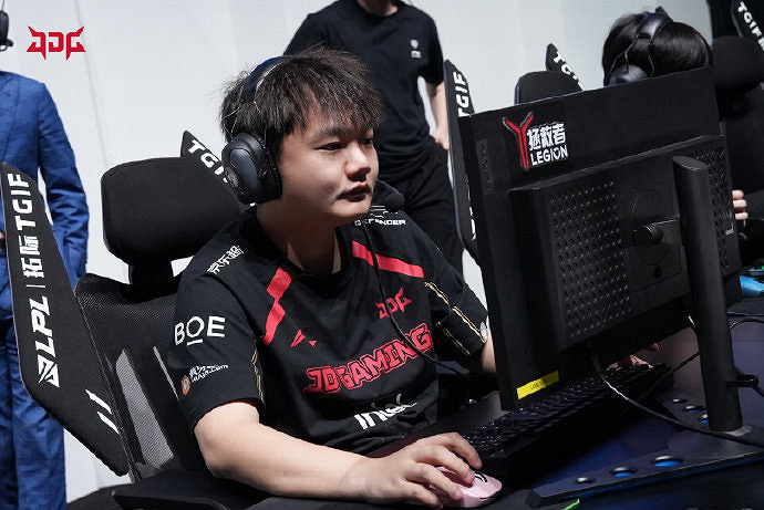 LNG-Yagao即將斷開連接？LPL出征照屬實有點難評！