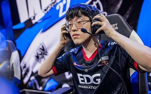 LNG-Yagao即將斷開連接？LPL出征照屬實有點難評！