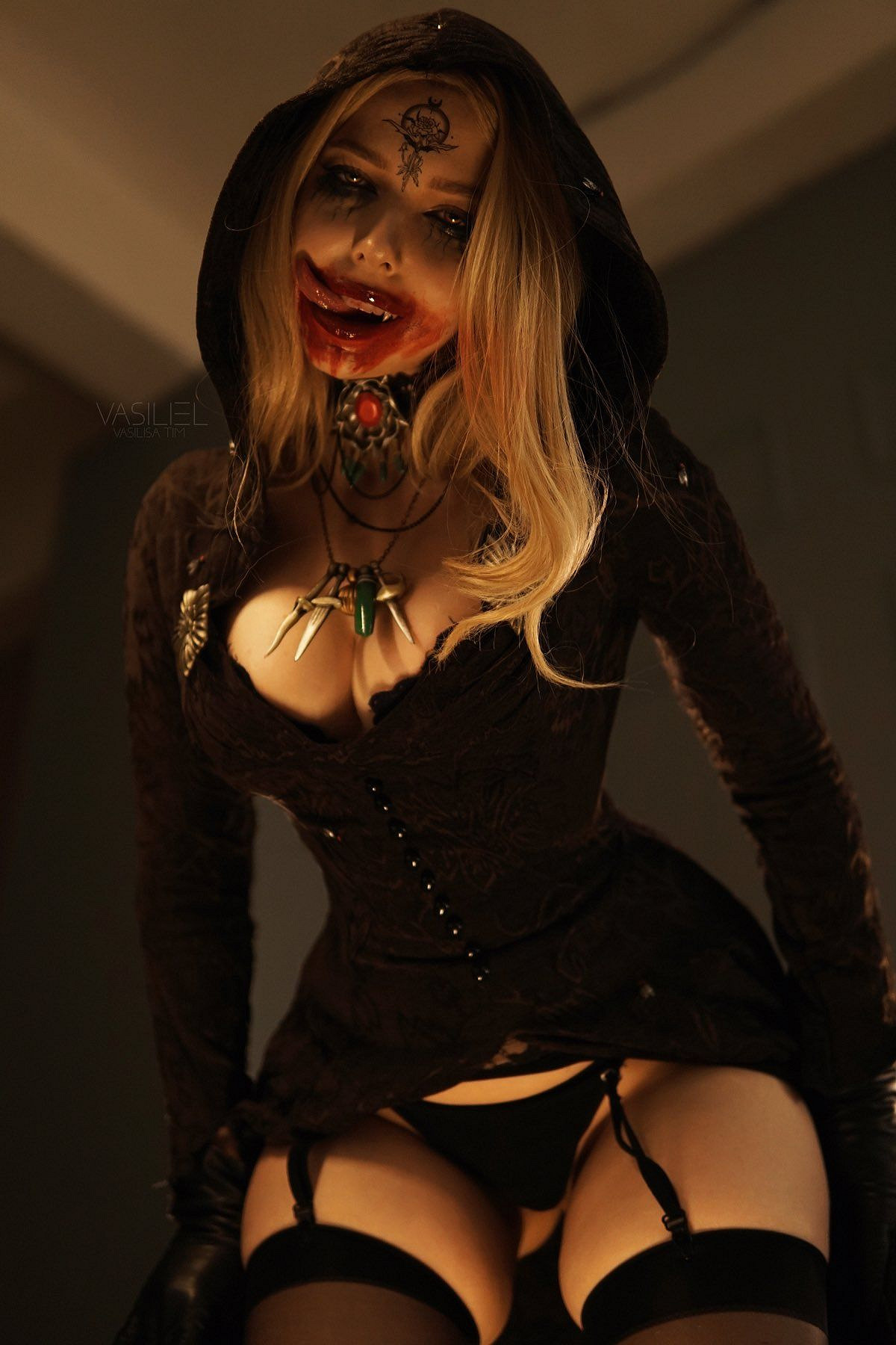 《生化8》吸血鬼女兒COS 身材完美火辣的危險美人！