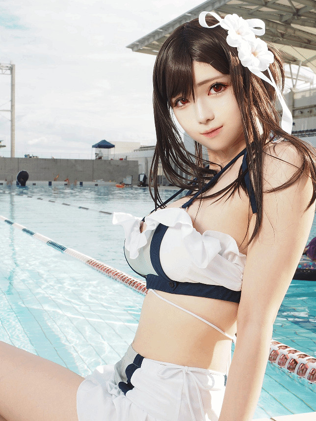櫻花妹COS《FF7》泳裝蒂法 白皙肉感身材惹人垂涎！
