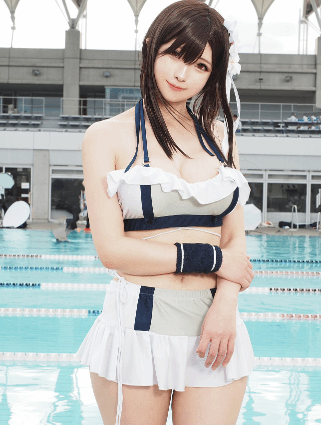 櫻花妹COS《FF7》泳裝蒂法 白皙肉感身材惹人垂涎！