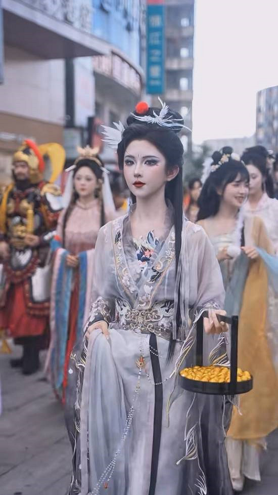 國風大變身!知名coser性轉《黑神話:悟空》鶴仙人 國風大變身!知名coser性轉《黑神話:悟空》鶴仙人