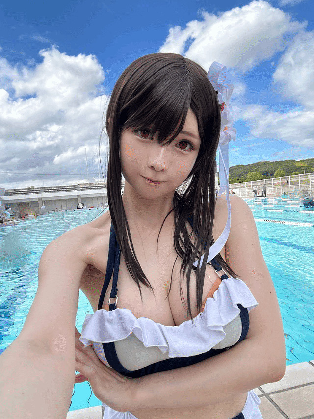 櫻花妹COS《FF7》泳裝蒂法 白皙肉感身材惹人垂涎！