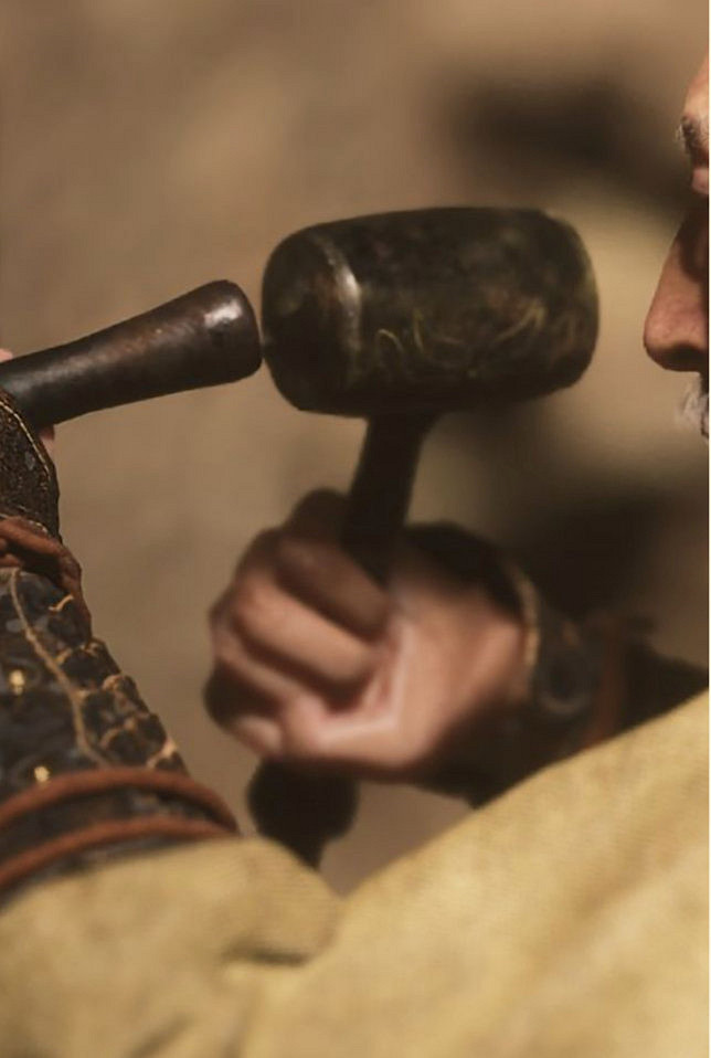 玩遊戲用放大鏡？《黑神話》竟把袁守誠的手裝反了！