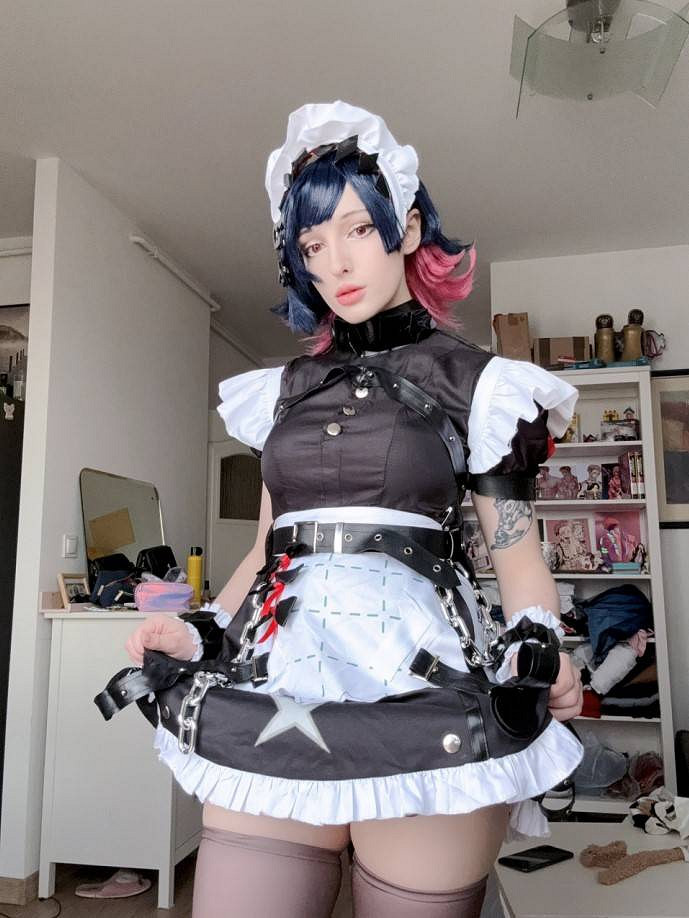 德國小姐姐COS《絕區零》鯊魚妹 小女僕可不止會咬人