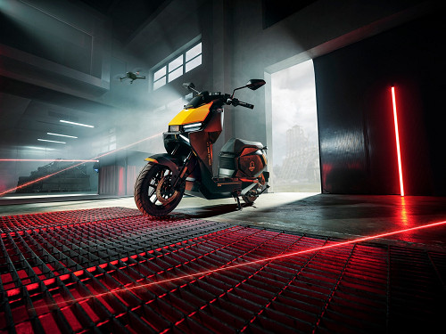 連動《和平精英》! 小牛電動FX成為2024和平精英職業聯賽賽事指定智能電動車 連動《和平精英》! 小牛電動FX成為2024和平精英職業聯賽賽事指定智能電動車