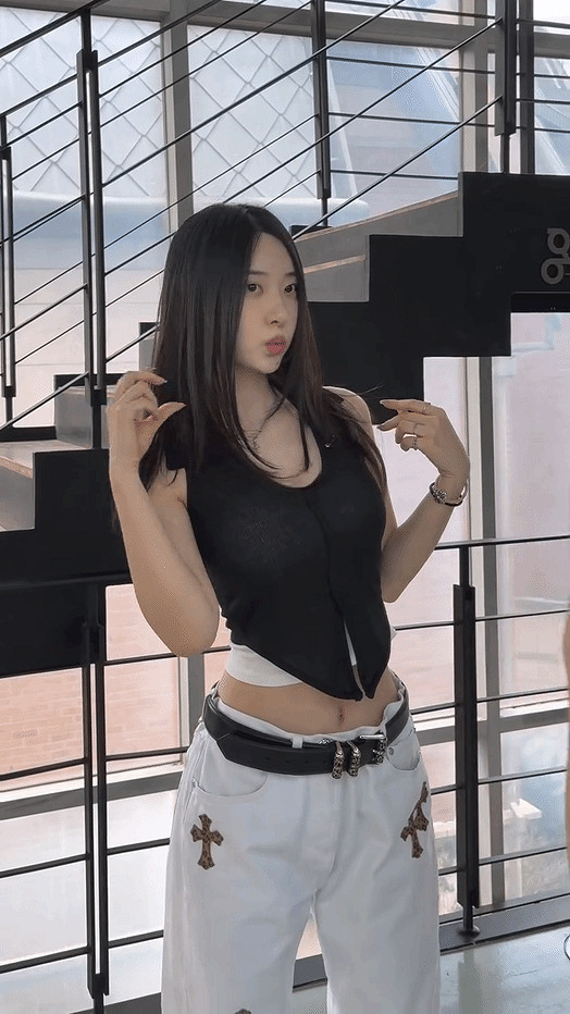 《劍星》女主體模曬跳舞小影片 跟著熱曲扭動起來！