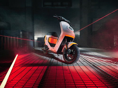 連動《和平精英》! 小牛電動FX成為2024和平精英職業聯賽賽事指定智能電動車 連動《和平精英》! 小牛電動FX成為2024和平精英職業聯賽賽事指定智能電動車