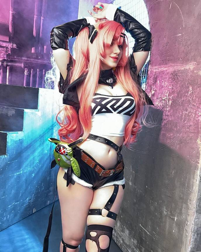 俄羅斯小姐姐COS《絕區零》妮可 肉感身材誘惑值拉滿