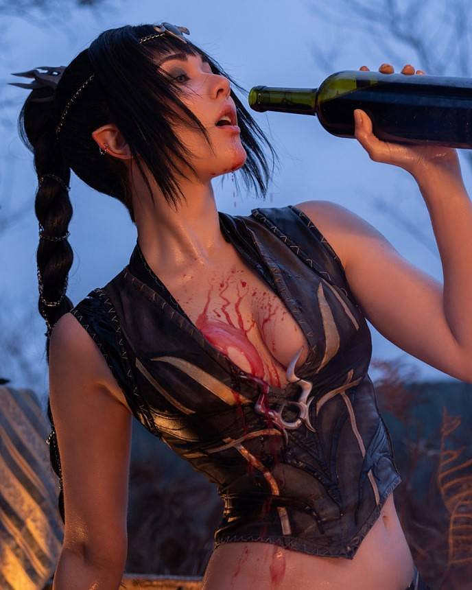 烏克蘭小姐姐COS《博德3》影心 曼妙身材一覽無餘！