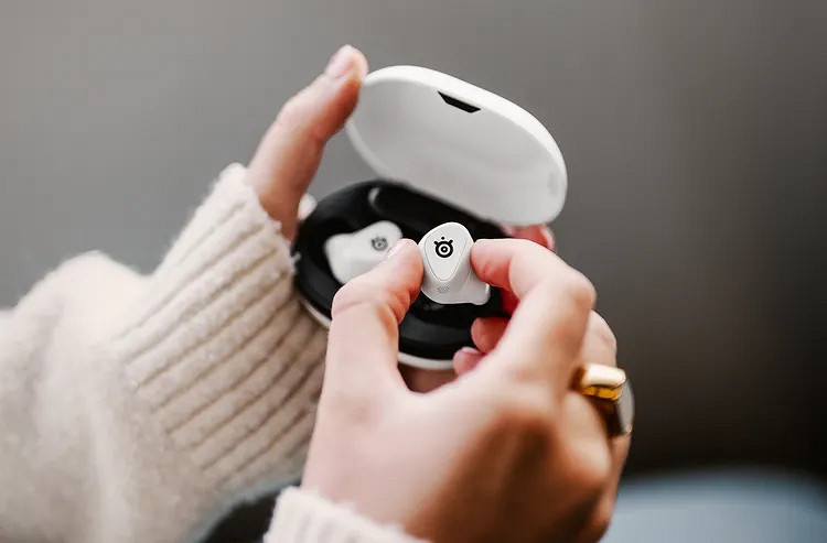 SteelSeries推出了適配Xbox、PS及PC的的遊戲降噪耳機 SteelSeries推出了適配Xbox、PS及PC的的遊戲降噪耳機