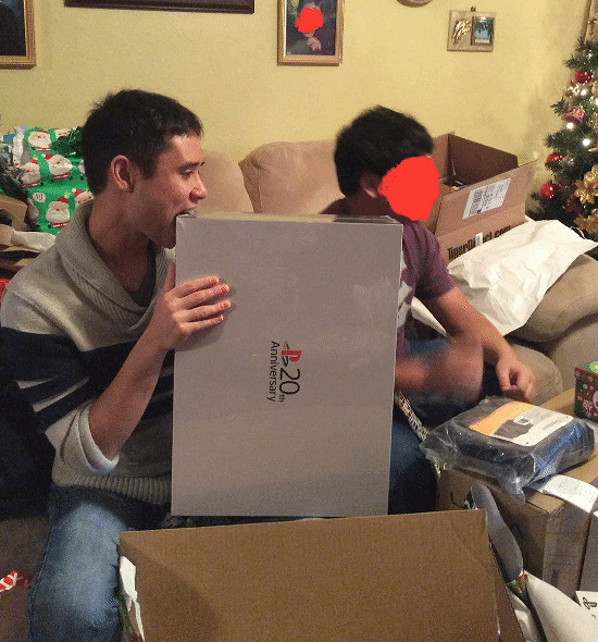 玩家回憶收到20周年PS4時情景:恰好趕上聖誕節! 玩家回憶收到20周年PS4時情景:恰好趕上聖誕節!