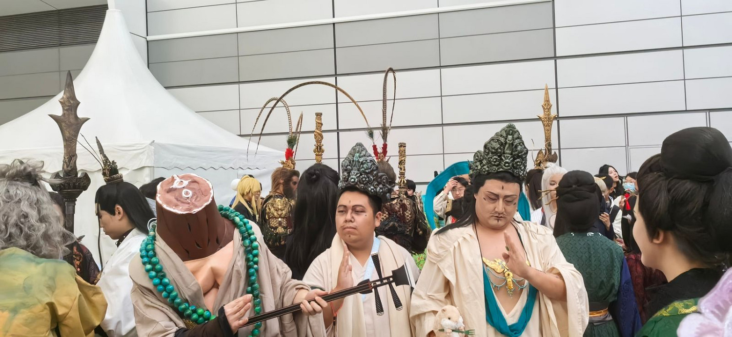 《黑神話》無頭靈吉菩薩現身漫展:手拿三弦神還原! 《黑神話》無頭靈吉菩薩現身漫展:手拿三弦神還原!