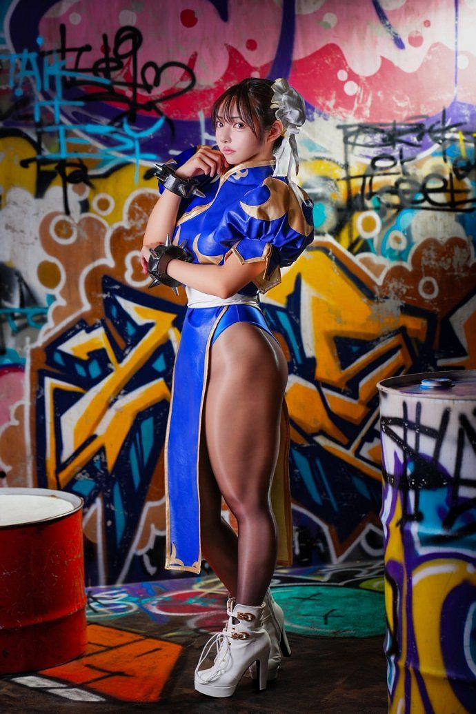 島國小姐姐COS《快打旋風》春麗 這大粗腿也太還原了吧！