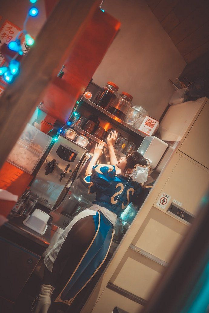 島國小姐姐COS《快打旋風》春麗 這大粗腿也太還原了吧！