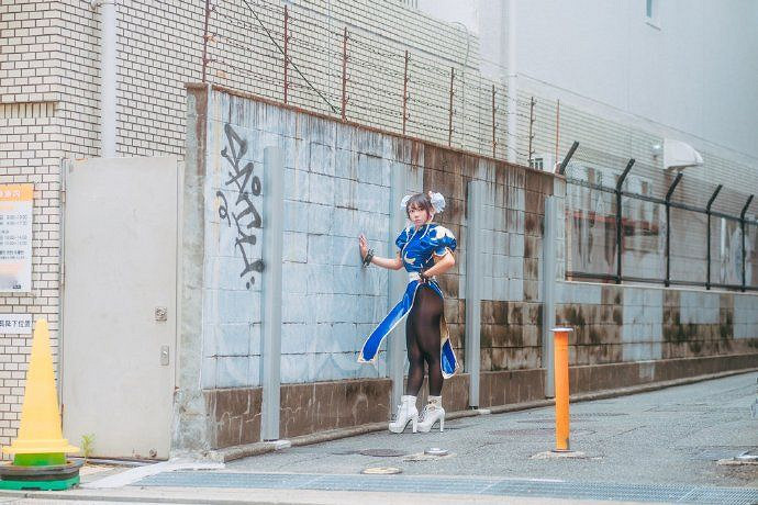 島國小姐姐COS《快打旋風》春麗 這大粗腿也太還原了吧！