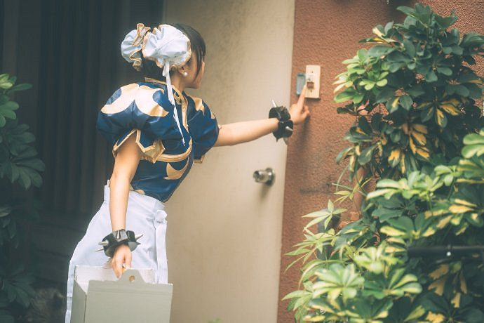 島國小姐姐COS《快打旋風》春麗 這大粗腿也太還原了吧！